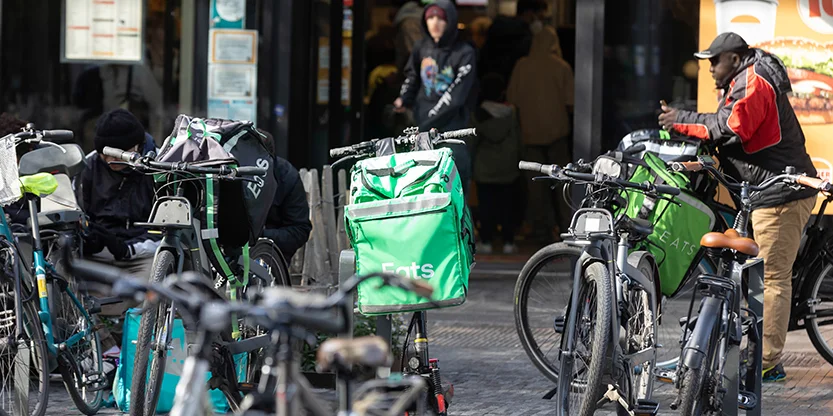 Aarbechtsrecht: De schmuele Grad tëschent Salarié an Independant