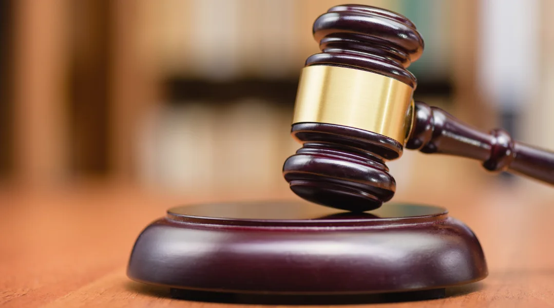 Mord u Polizist: Ugekloten zu Saarbrécken fräigesprach muss awer an d'Psychiatrie | © Bigstock / AndreyPril
