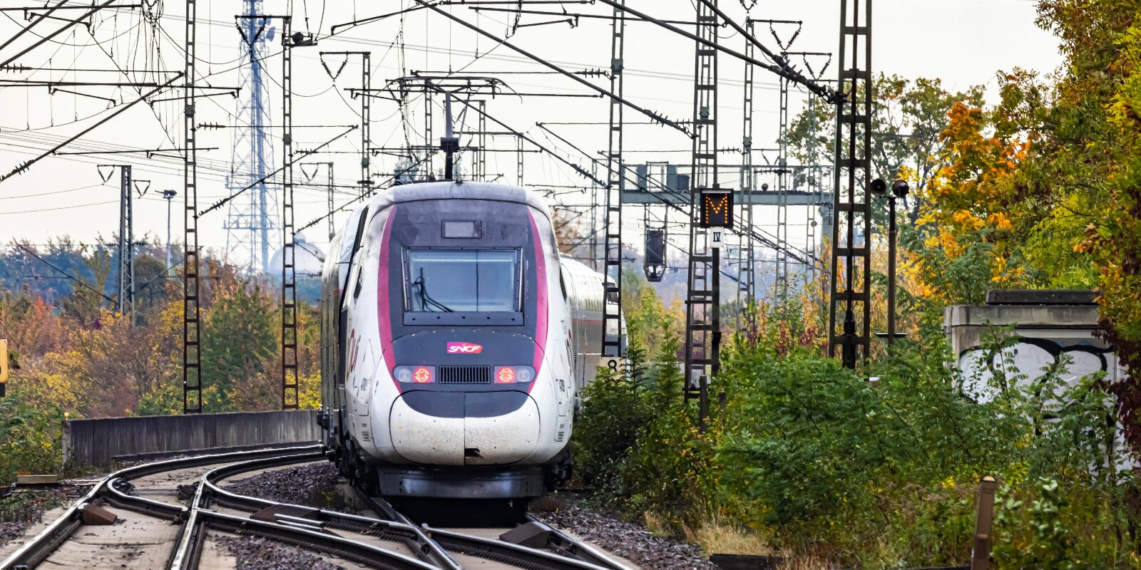 Zuch vun der SNCF | © picture alliance / imageBROKER | Arnulf Hettrich