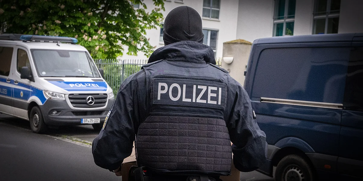  Messerattack an enger Bank zu Regensburg: Identitéit vum Doudesaffer elo bekannt | © picture alliance/dpa | Benjamin Westhoff