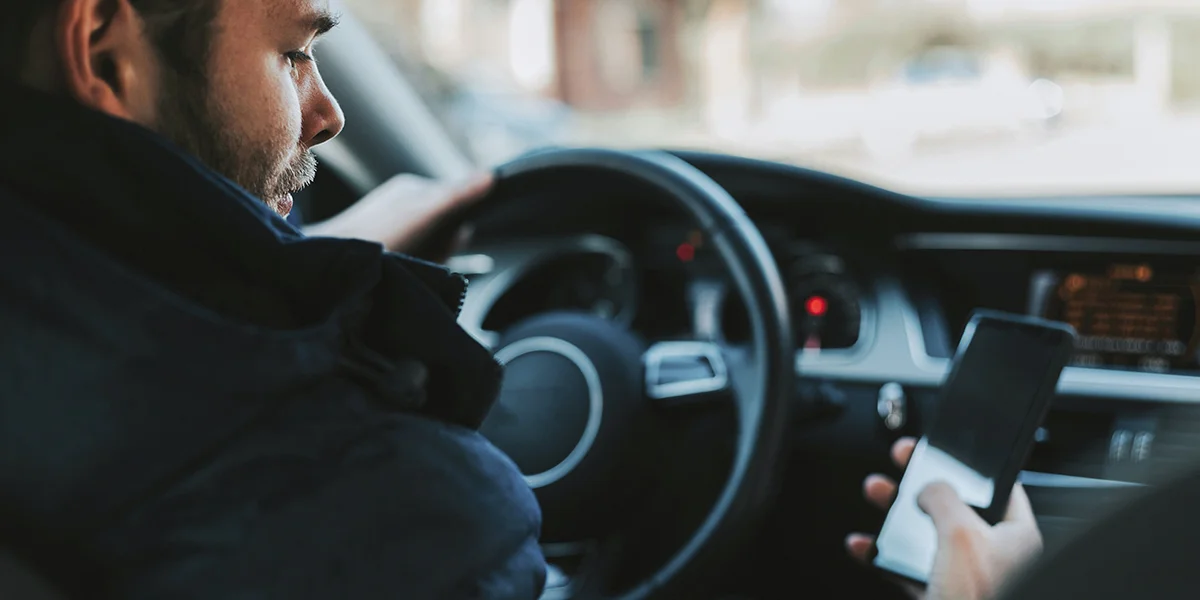 Oflenkung am Auto: Sou banal an dach sou geféierlech | © Alexandre Boucher / Unsplash