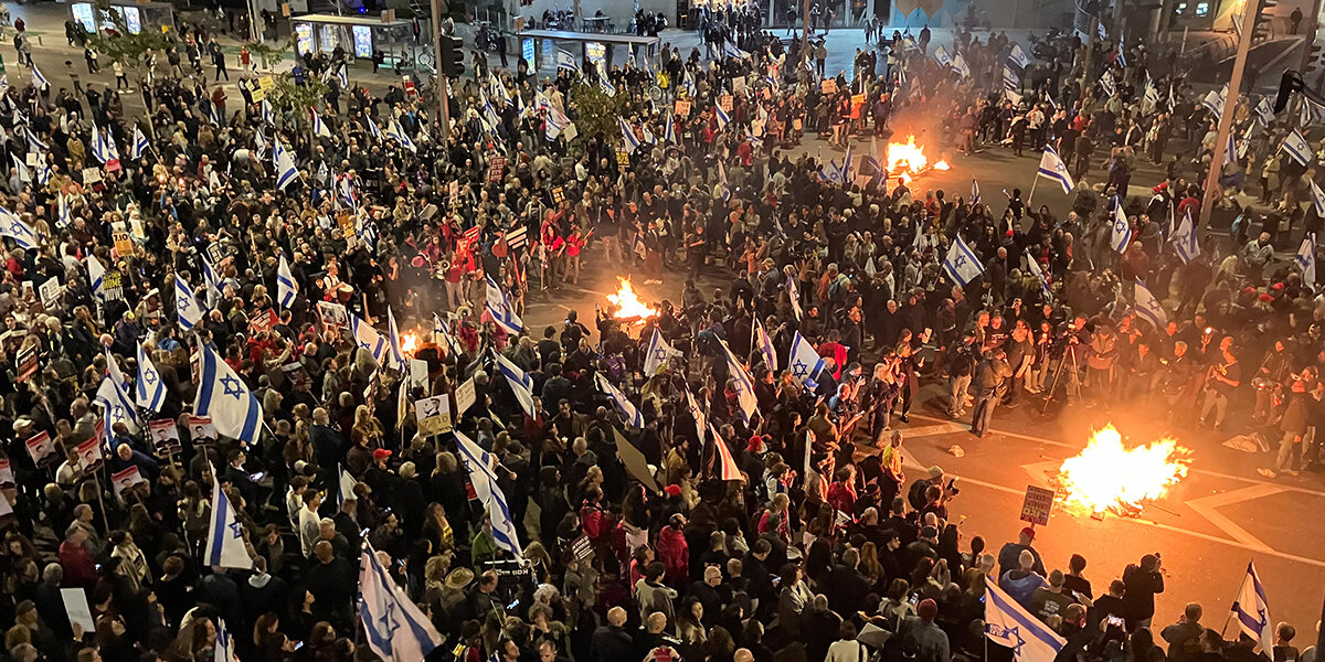 Demonstrante fuerderen zu Tel Aviv Neiwalen an d'Fräiloossung vun de Geiselen | © picture alliance/dpa | Cindy Riechau