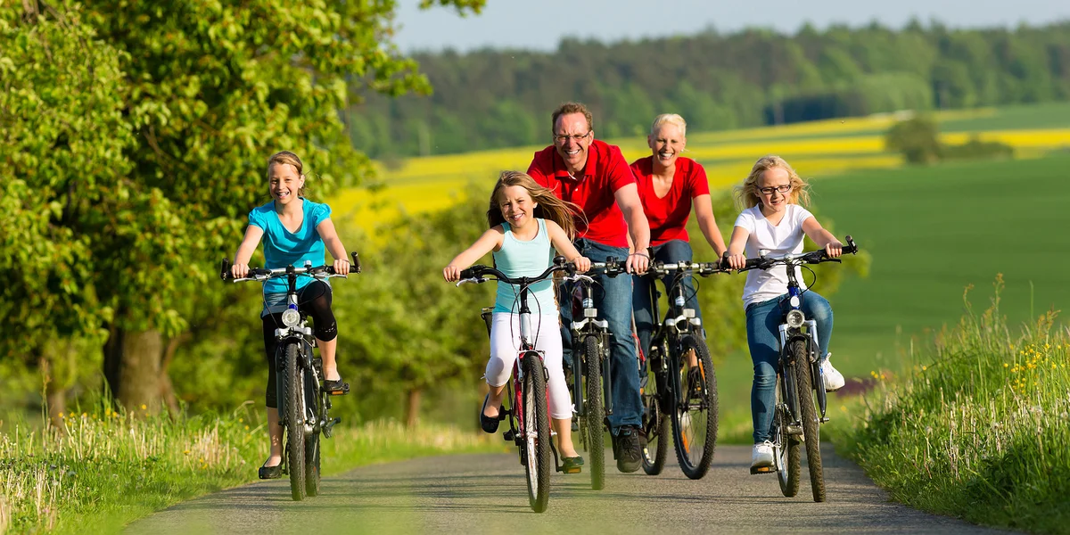 An de leschten 10 Joer: Zuel vu Fleegefamillje verduebelt, Placementer bleiwe stabel | © Bigstock / Kzenon