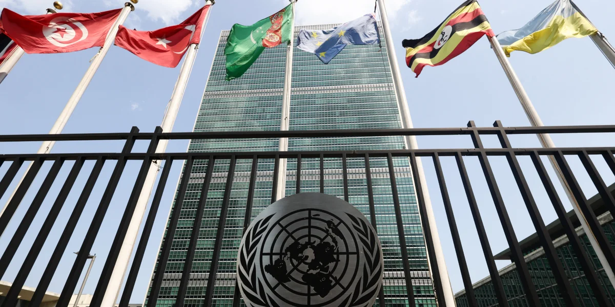 33 Länner fuerderen e Verbuet vu Biergaarbechten am déiwe Mier  | © picture alliance / NurPhoto | Jakub Porzycki