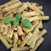 Pesto-Nuddele mat Pistasch-Zooss | © Marie Schockmel