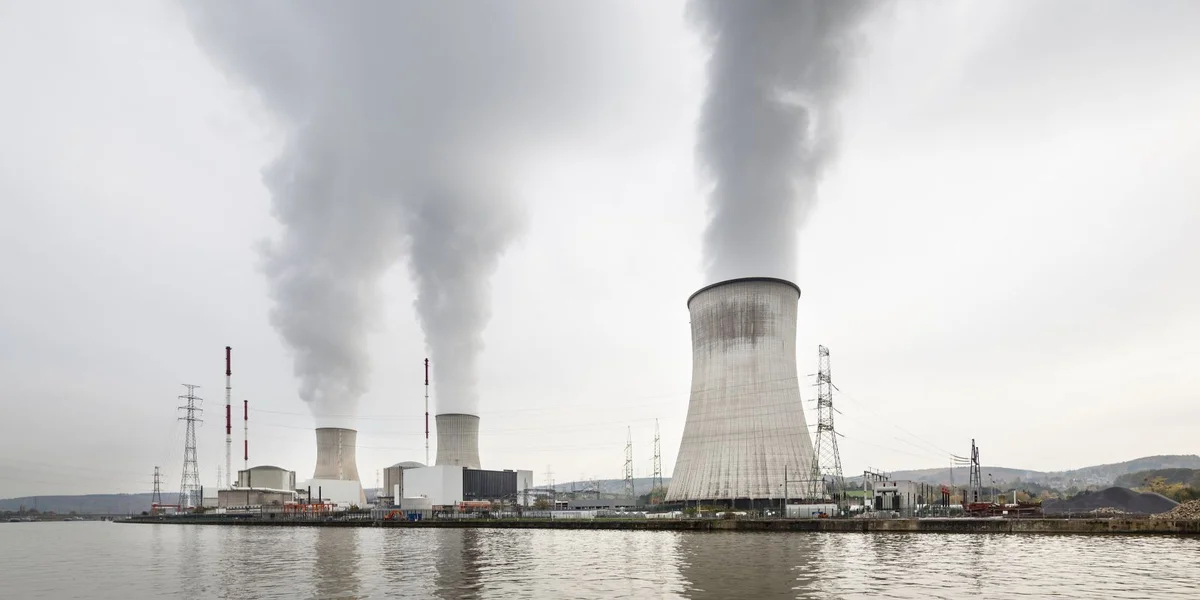 D'Atomkraaftwierk zu Tihange an der Belsch. | © IndustryAndTravel/Bigstock