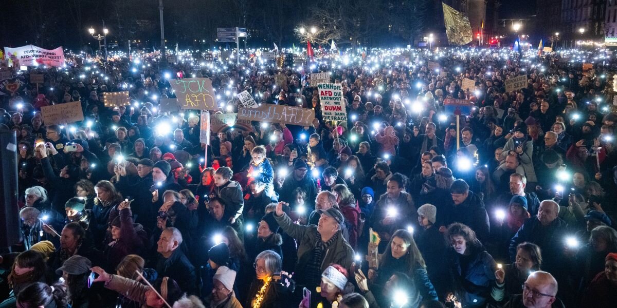 Géint Rietspopulismus a fir Demokratie: Manifestatiounen uechter Däitschland | © picture alliance/dpa | Christophe Gateau