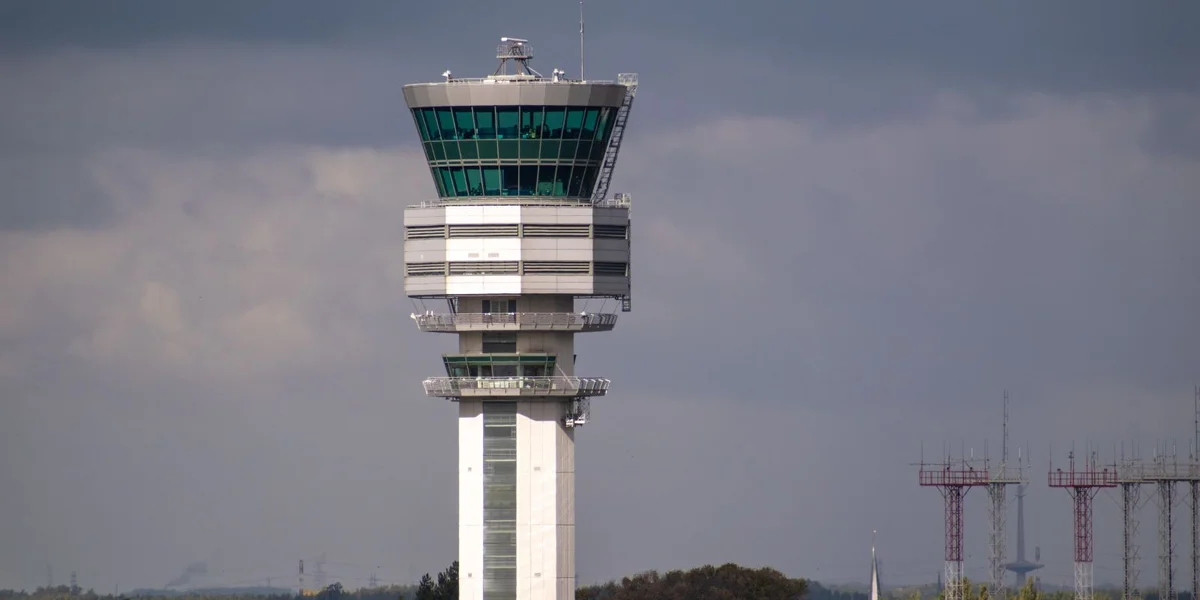 Den Tower vum Flughafen Bréissel-Zaventem | © Adobe Stock