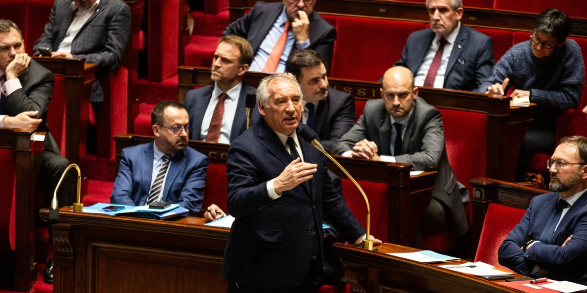 De François Bayrou an der franséischer Assemblée Nationale. | © picture alliance / NurPhoto | Telmo Pinto