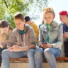 Groussginn tëschent der digitaler an der offline-Welt | © Bigstock / dolgachov