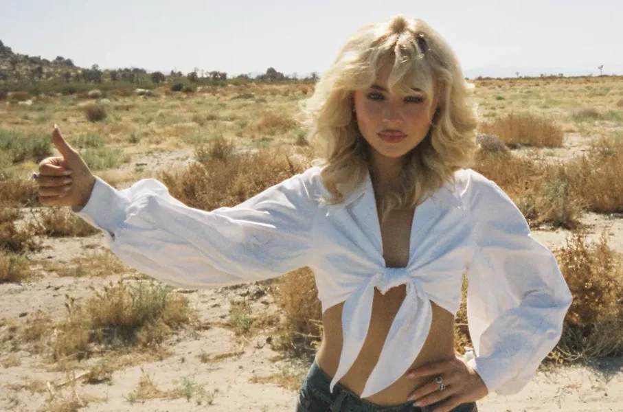 Sabrina Carpenter - Manchild | © Billboard