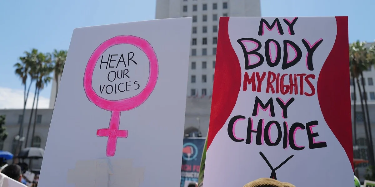 Recht op Ofdreiwung an der Verfassung: D'Debatt huet 2025 gepräägt | © Bigstock 