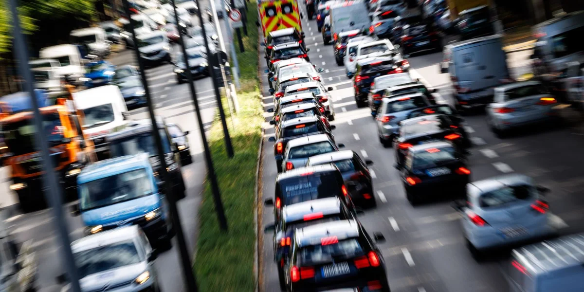 Illustratioun: Berufsverkéier | © picture alliance / dpa | Matthias Balk