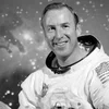 Fréieren Apollo-13-Astronaut Jim Lovell ass dout