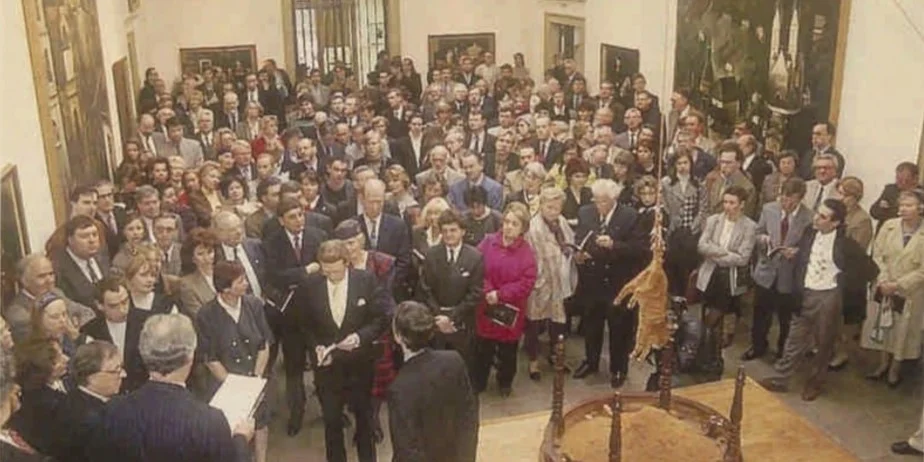 Grousse Publikumsundrang um Vernissage vun der Ausstellung "Rendez-vous provoqué". | © Thierry Martin, Revue, 23.03.1994, S. 79.