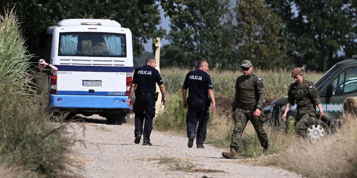 A Polen soll eng Militärdron an ee Feld erofgefall an explodéiert sinn. | © EPA/Wojtek Jargilo POLAND OUT