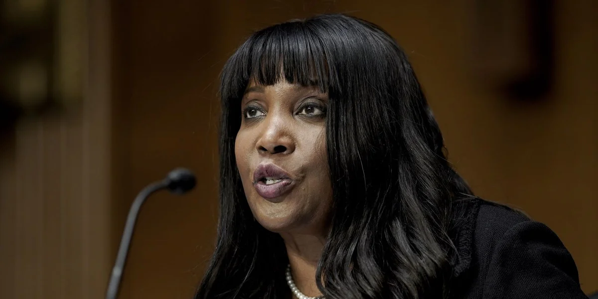 Trump entléisst Fed-Gouverneurin  | © EPA/KEN CEDENO / POOL