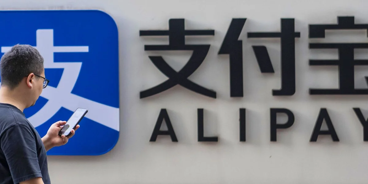 © EPA/ALEX PLAVEVSKI