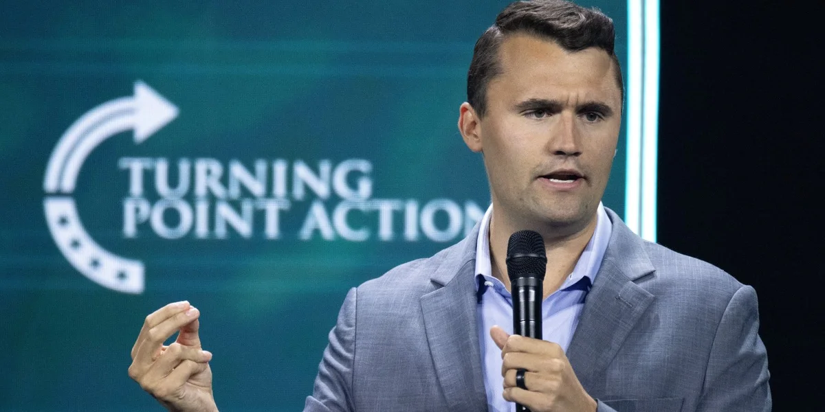 Den Charlie Kirk bei enge vu senge sëllege Rieden. | © EPA/CRISTOBAL HERRERA-ULASHKEVICH