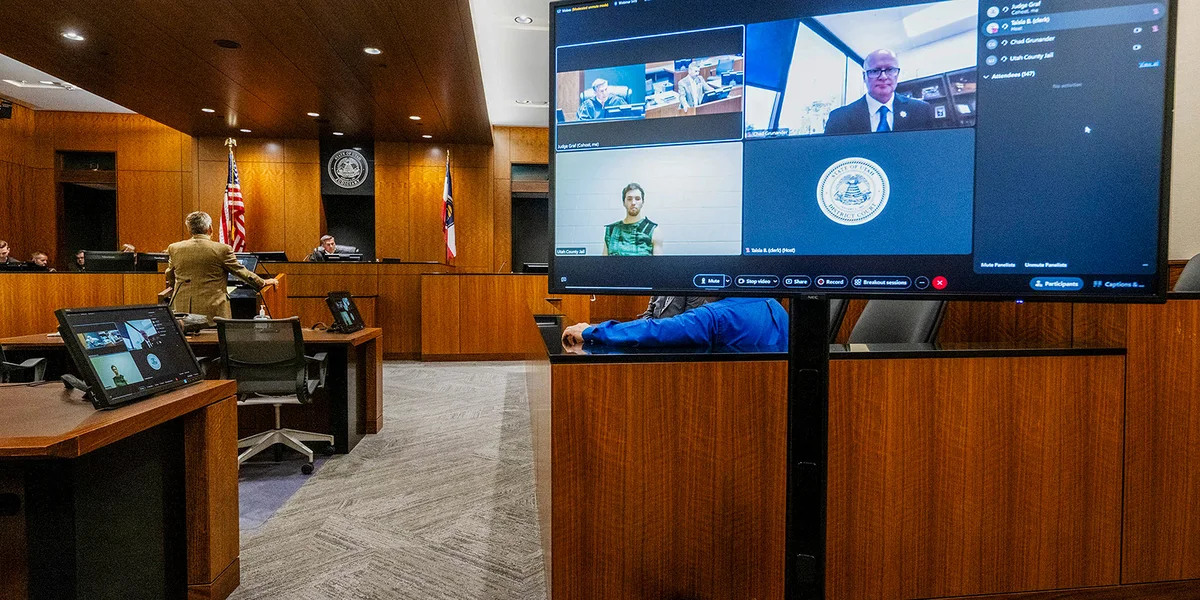 Éischt Unhéierung vum Haaptverdächtegen Tyler Robinson nom Attentat op de rietspopulisteschen Influencer Charlie Kirk | © EPA/SCOTT G WINTERTON / POOL