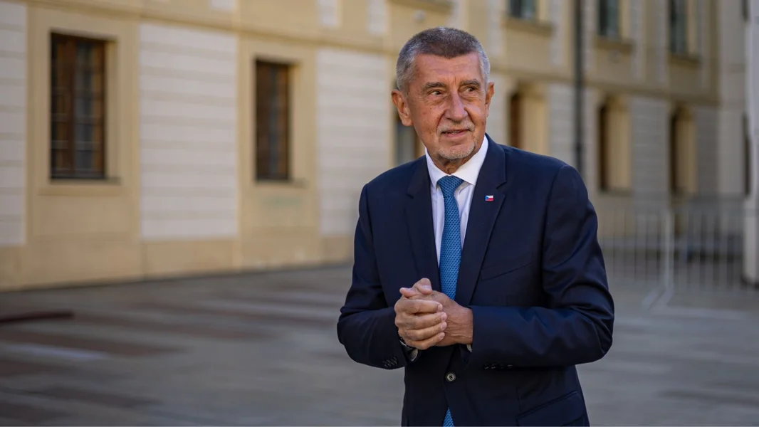 De Rietspopulist a Milliardär Andrej Babis | ©  EPA/MARTIN DIVISEK