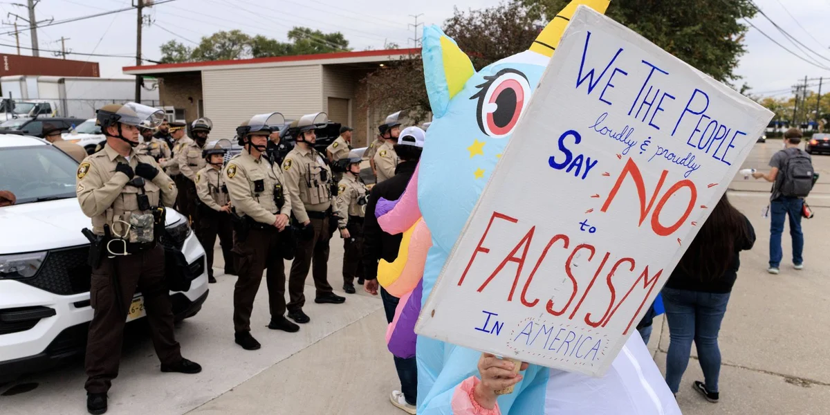 'We the People say No to Fascism' - Protester géint d'ICE  (U.S. Immigration and Customs Enforcement) zu Chicago, Illinois, USA | © EPA/CRISTOBAL HERRERA-ULASHKEVICH