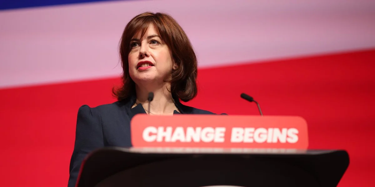 D'Lucy Powell gëllt als Starmer-Kritikerin. | © EPA/ADAM VAUGHAN