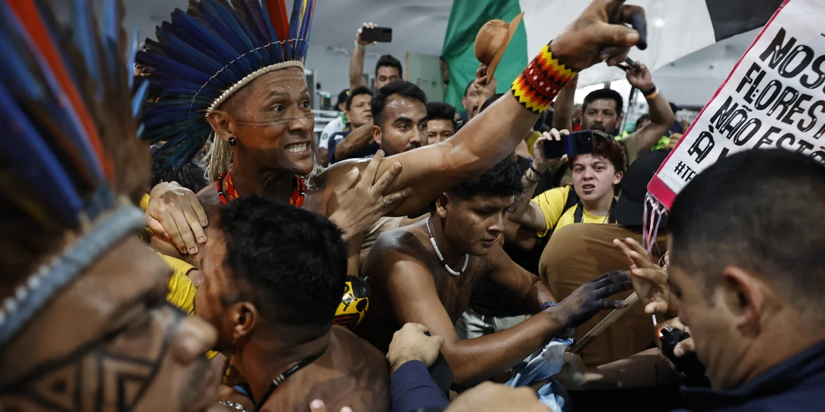 Ausernanersetzung tëschent Protestanten a Sécherheetspersonal | © EPA/ANDRE COELHO