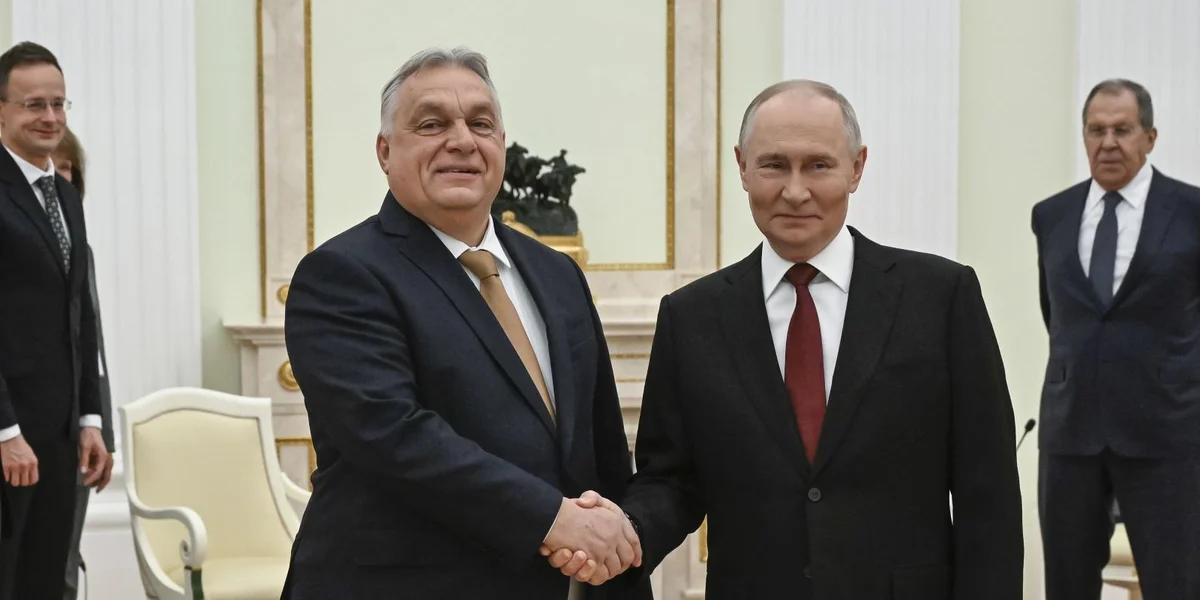 Viktor Orban trëfft sech mam Wladimir Putin a plädéiert fir Enn vum Ukrainkrich | © EPA/ALEXANDER NEMENOV / POOL
