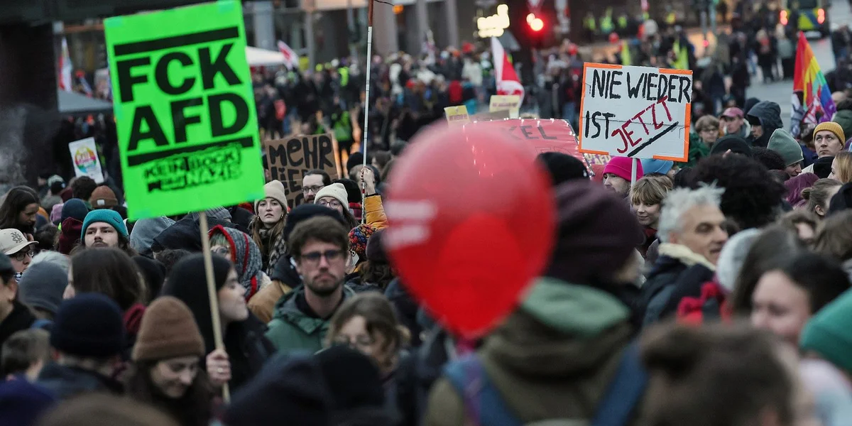 Anti AfD-Jugend-Protester zu Gießen (Hessen, Däitschland) | © EPA/RONALD WITTEK