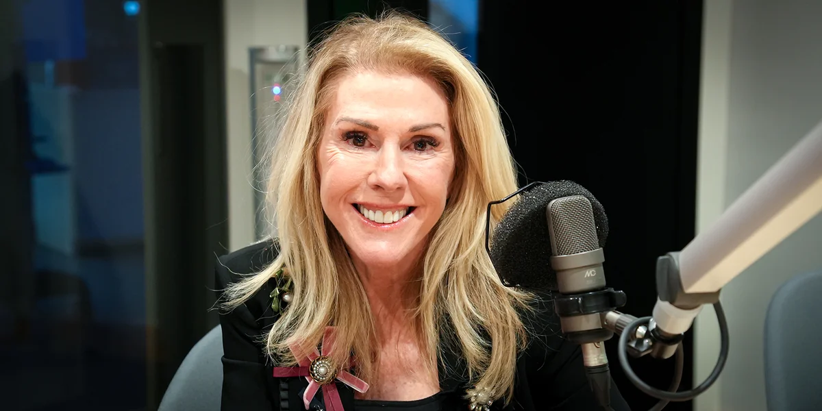 D'Stacy Feinberg am Studio vum Radio 100,7. | © Jo Diseviscourt