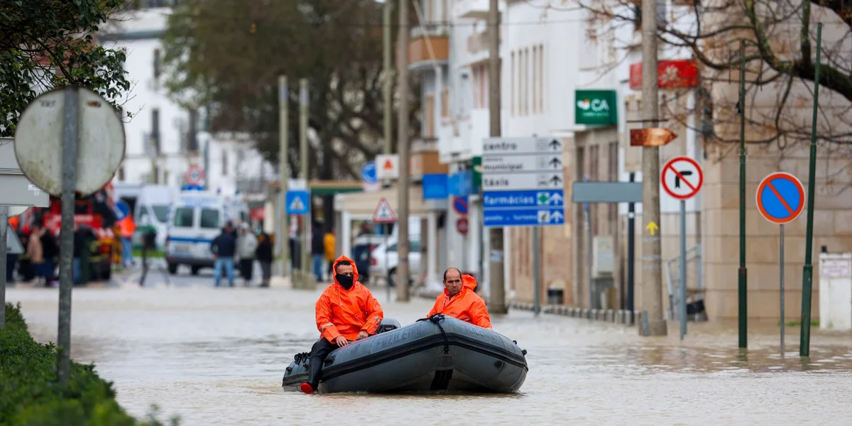 Staark Onwieder a Spuenien a Portugal: Op mannst 11 Doudeger an nach ëmmer Leit vermësst  | © EPA/RUI MINDERICO