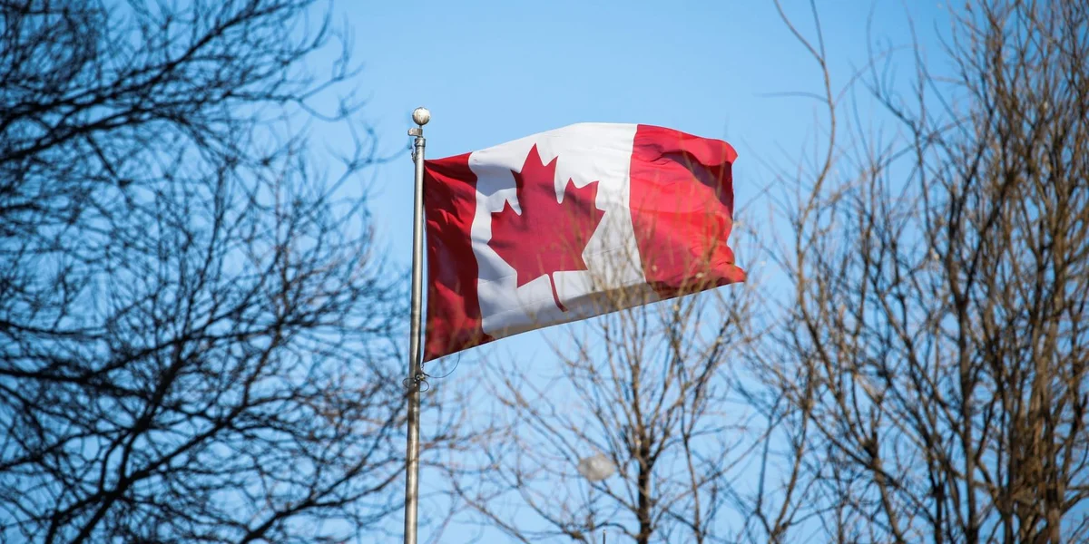 De kanadesche Fändel | © EPA/ROMAN PILIPEY