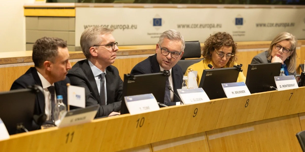 Trotz perséinlecher Visitt: Keng Zousoe vun EU-Kommissioun u Léon Gloden | © EPP/X