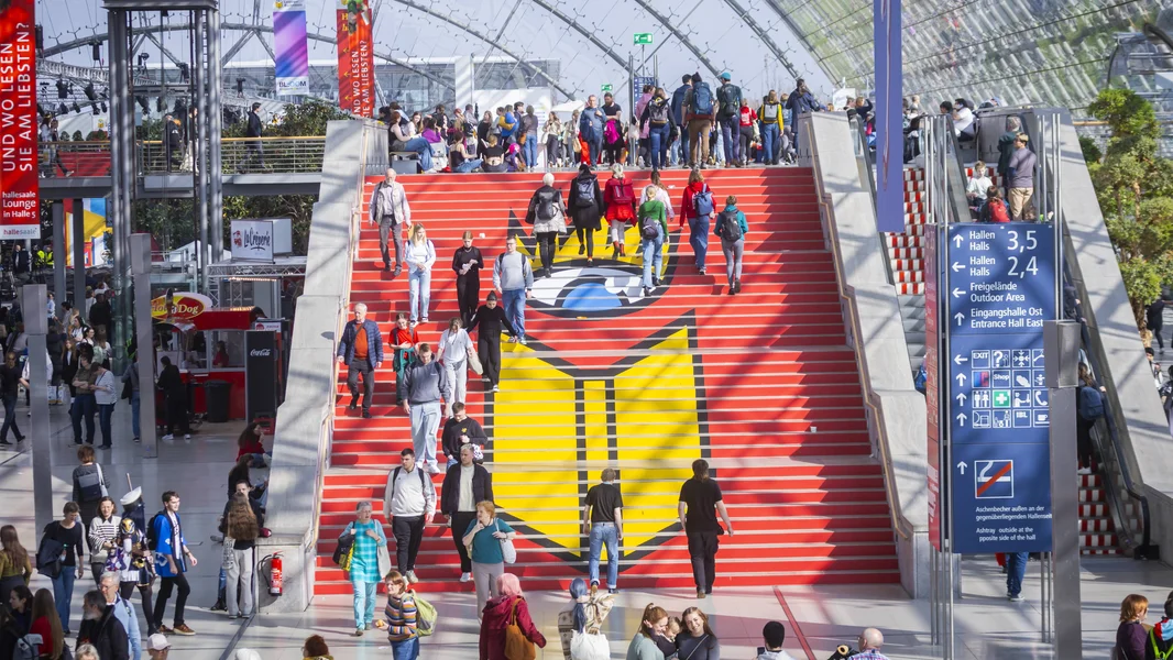 De Floss vun der Leipziger Buchmesse ... | © www.imago-images.de