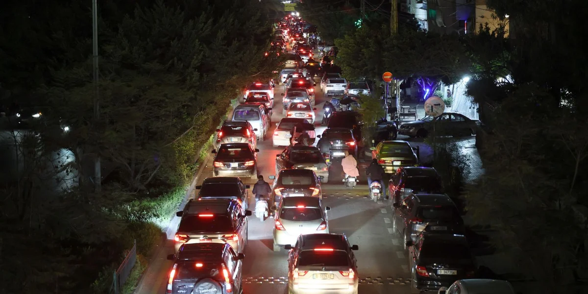 Mënschen am Libanon probéieren ze flüchten | © EPA/WAEL HAMZEH