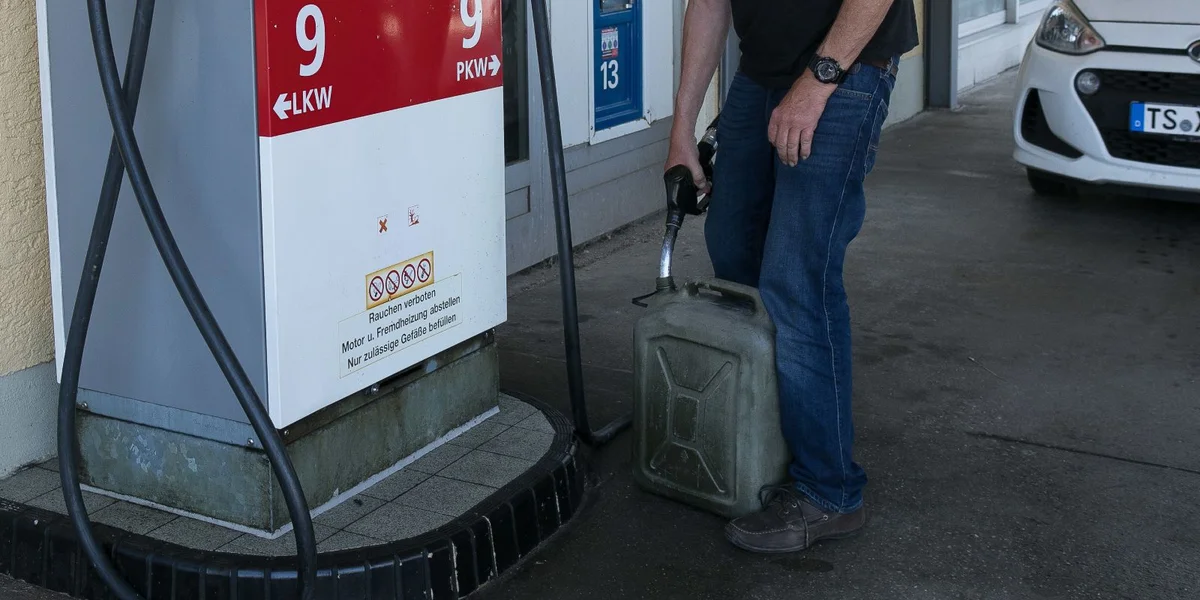 Bensinn am Kanister: Wat erlaabt ass, a wat net | © picture alliance / SZ Photo | Florian Peljak