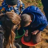 90 Primärschüler:inne planzen Hecken un deenen ee spéider schneeke kann | © Mick Drulang/VDL