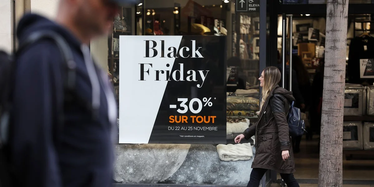 All drëtten Online-Shop fuddelt mat Remisen um Black Friday | © EPA/SEBASTIEN NOGIER