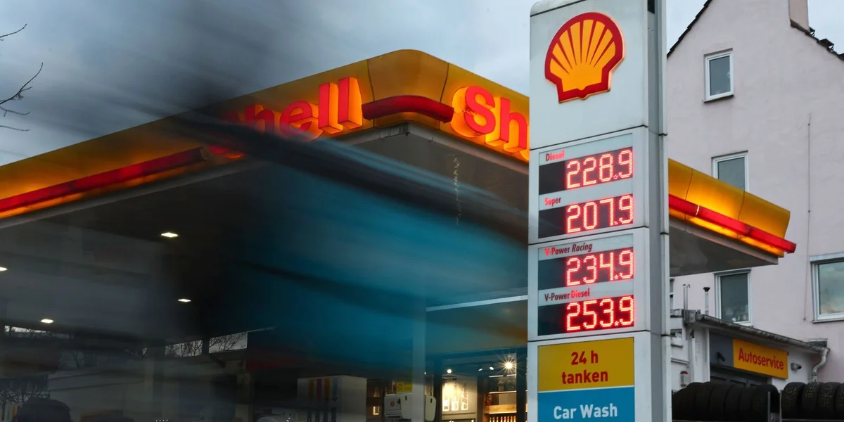 Spritpräisser: Franséisch Regierung annoncéiert Finanzhëllef vun 20 Cent de Liter | ©  EPA/ANNA SZILAGYI