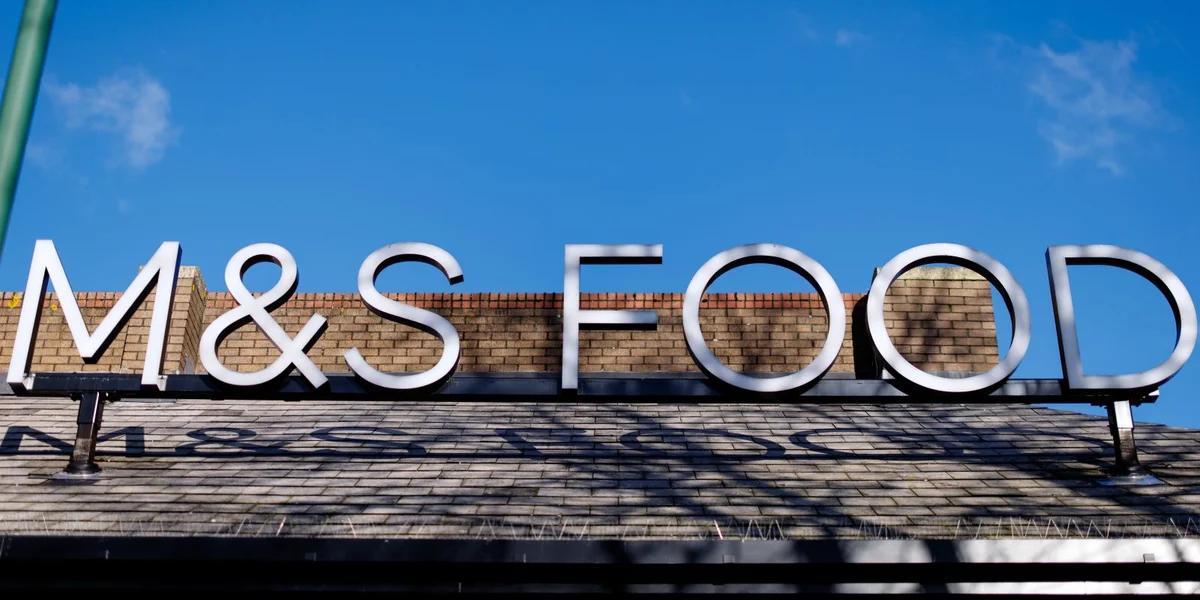 M&S Supermarché | ©  EPA/TOLGA AKMEN