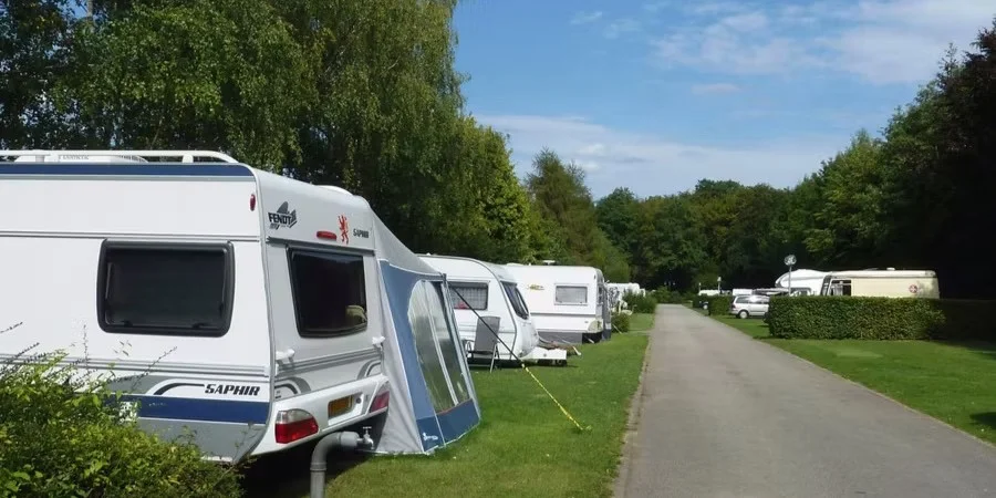 Fir ze skaten oder Buergen ze kucken: Firwat d'Leit op Lëtzebuerg campe kommen | © Camping Kockelscheuer