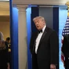 Donald Trump geet vu politeschem Motiv aus bei Schéisserei wärend Presse-Iessen | © EPA/Yuri Gripas / POOL