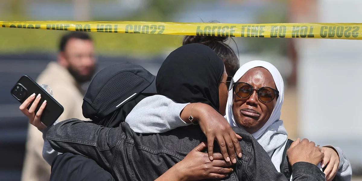Leit um Site vun der Attack op eng Moschee zu San Diego | © EPA/JOHN GASTALDO