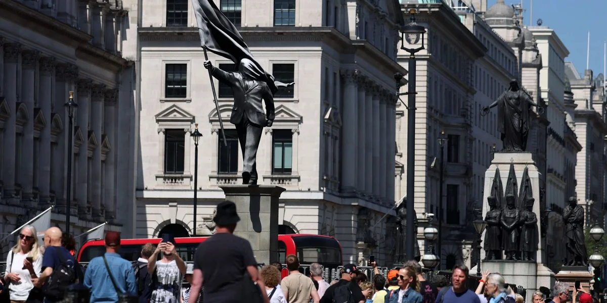 Nei Konscht vum Banksy | © EPA/ANDY RAIN