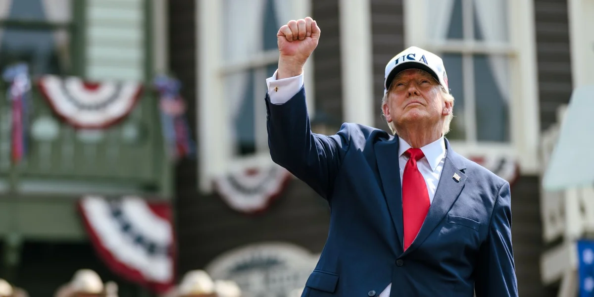 Donald Trump schwätzt vun enger Offensiv vu "Radikalen, Extremisten a Kommunisten" | © picture alliance / Photoshot
