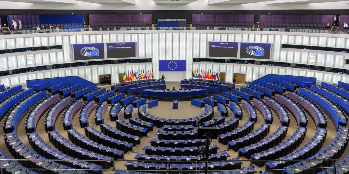 D'EU Parlament zu Stroossbuerg | © EPA/OLIVIER MATTHYS