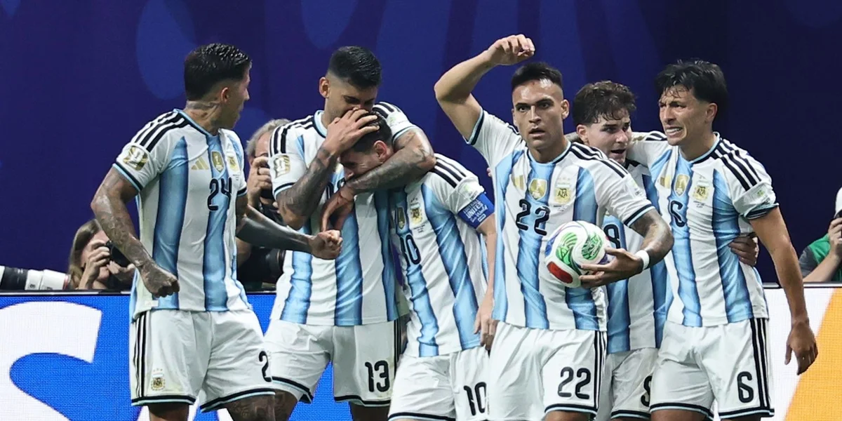 Argentinie gewënnt no verréckter Schlussphas, d'Schwäiz no Eelefmeterschéissen | © EPA/RONALD WITTEK