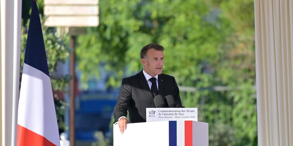 Zéng Joer nom Attentat vun Nice: Macron versprécht, d'Affer net ze vergiessen | © EPA/PHILIPPE MAGONI / POOL MAXPPP OUT