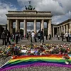 Fra, déi beim Attentat op den CSD zu Berlin e Samschdeg gestuerwen ass, ass aus Polen | © EPA/FILIP SINGER